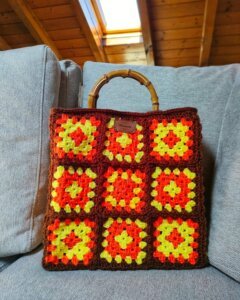 Borsa granny all'uncinetto: la Milanesa arancione