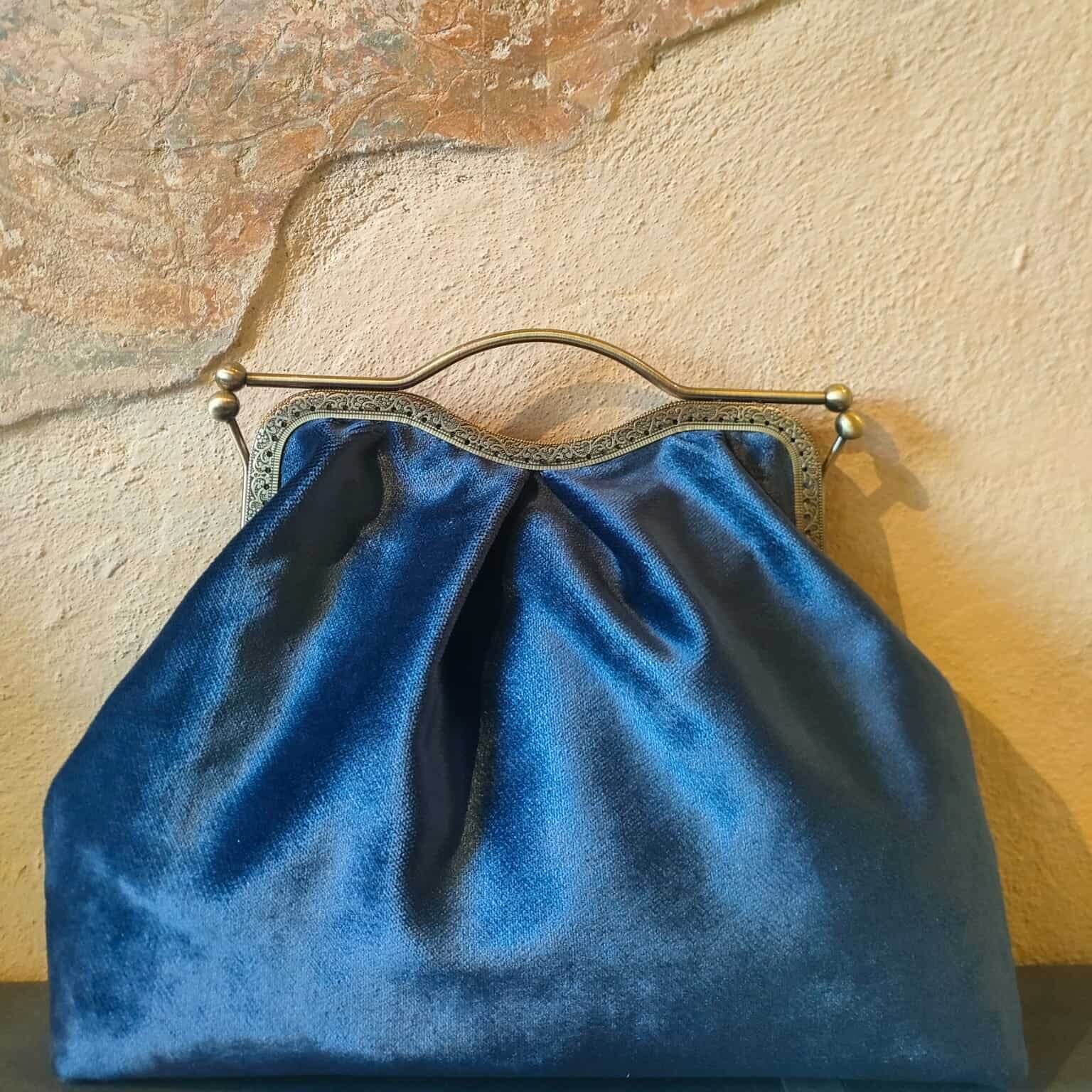 Borse artigianali in tessuto. Borsa Jacqueline in velluto blue